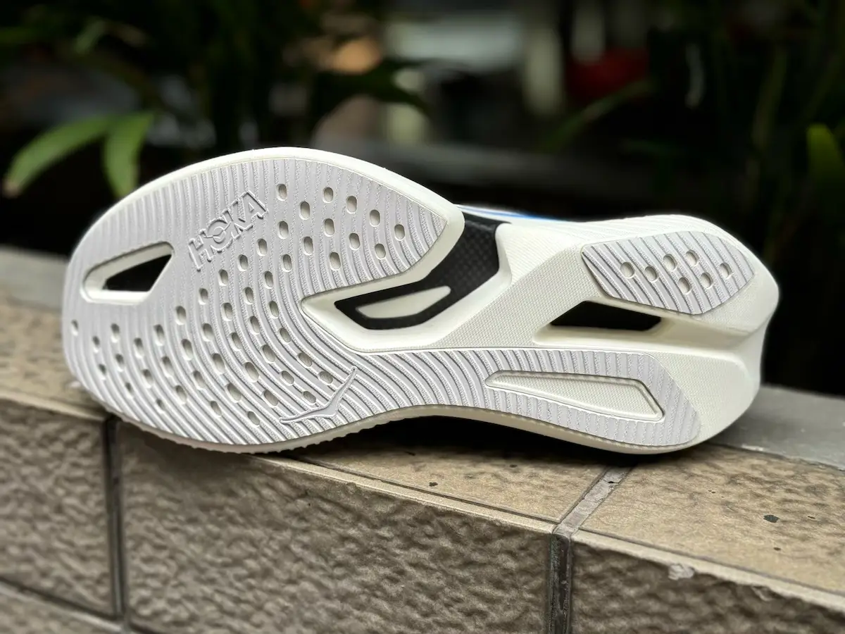 พื้นรองเท้าชั้นนอกของ HOKA Cielo X1 รองเท้าวิ่งมาราธอน
