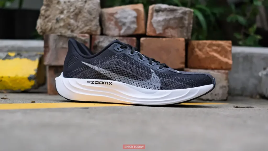 แกะกล่อง พาชม Nike Pegasus Plus รองเท้าวิ่งรุ่นใหม่ที่ได้ดีไซน์จาก Pegasus Turbo