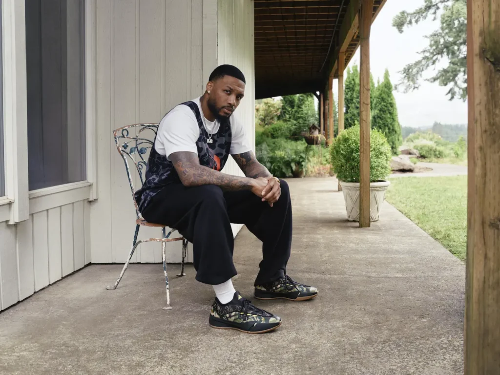 adidas Basketball เผยโฉมแฟรนไชส์ Dame รุ่นล่าสุดด้วย Dame 9 เพื่อขยายความสำเร็จอย่างต่อเนื่องของ เดเมียน ลิลลาร์ด (Damian Lillard) กับรองเท้ารุ่นเอกลักษณ์ของเขา และครั้งนี้ได้จับมือกับ BAPE ปล่อยรองเท้าบาสเกตบอลรุ่นพิเศษออกมา