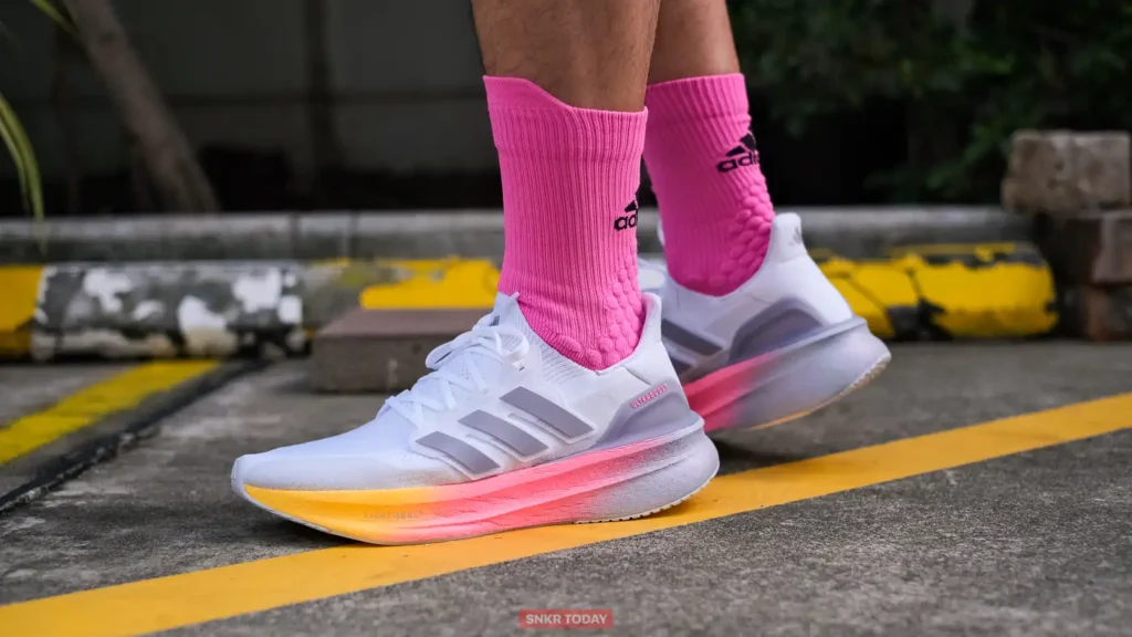 รีวิว adidas Ultraboost 5 และ Ultraboost 5X หนาขึ้น นุ่มขึ้น และเบาขึ้น