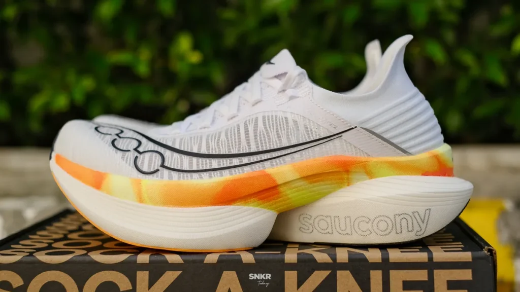 พรีวิว พาชม Saucony Endorphin Elite 2