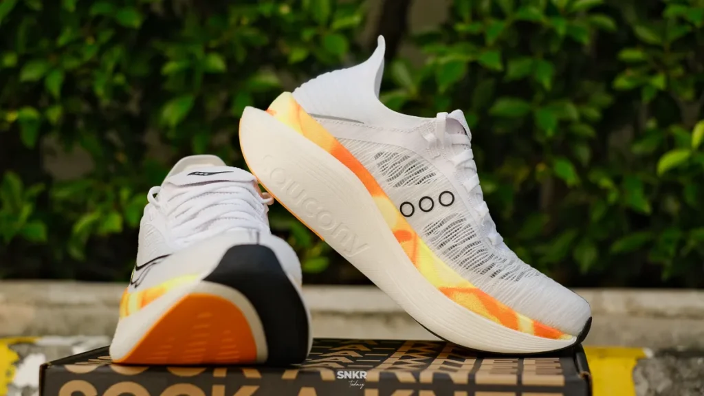 พรีวิว พาชม Saucony Endorphin Elite 2