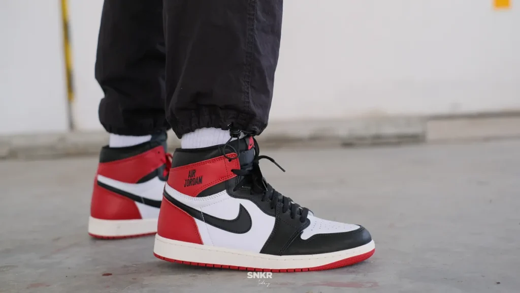 Air Jordan 1 High OG "Black Toe Reimagined" ยกย่องให้กับปี Rookie Season ของ Michael Jordan