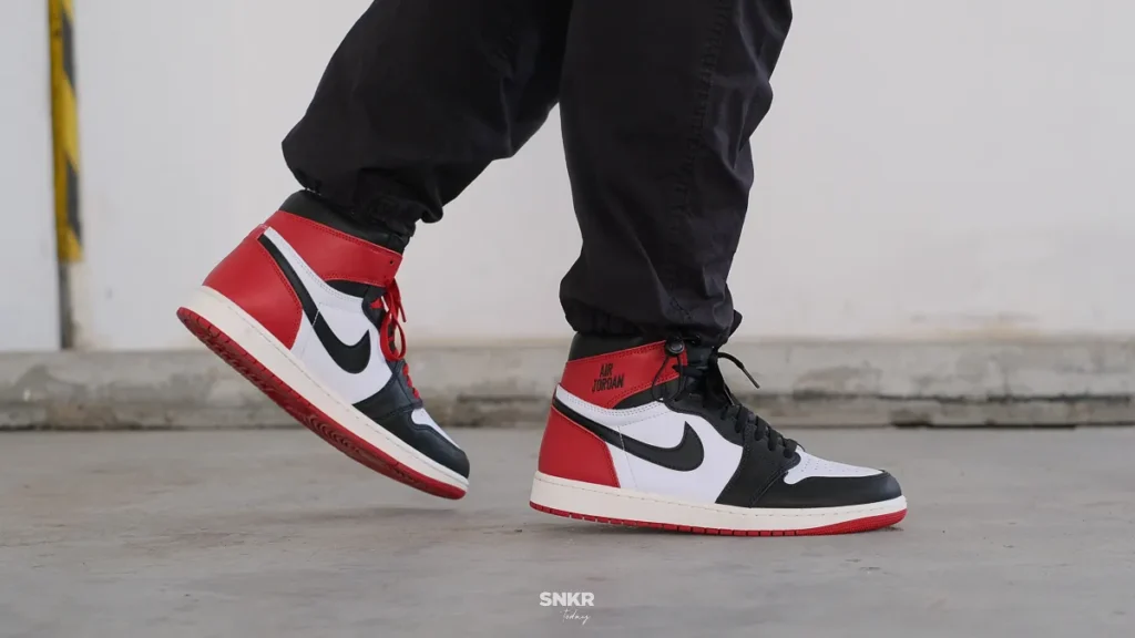Air Jordan 1 High OG "Black Toe Reimagined" ยกย่องให้กับปี Rookie Season ของ Michael Jordan