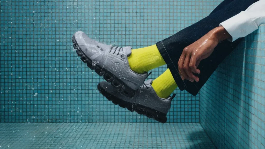 On Cloud 6 Waterproof รองเท้าใส่เดินยอดนิยมที่มาพร้อมกับหน้าผ้ากันน้ำ