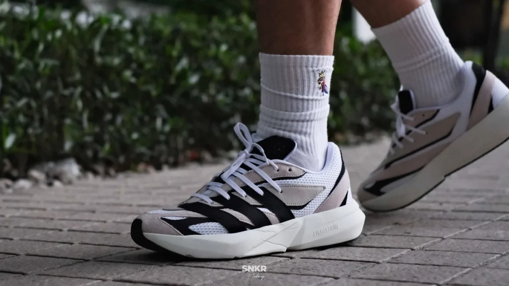 adidas Lightblaze รองเท้าลำลองที่มีดีไซน์จากรองเท้าวิ่ง Adizero