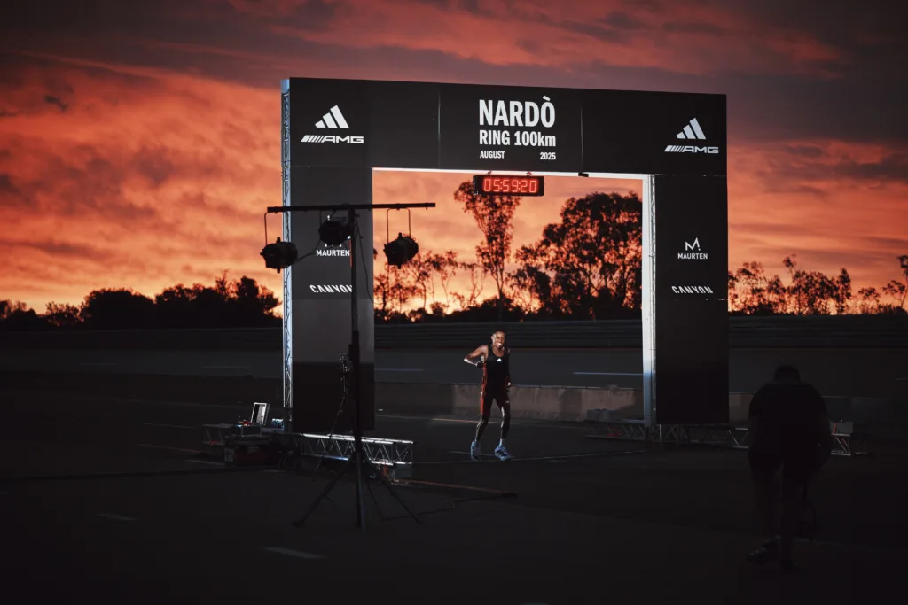 ความเร็วเหนือขีดจำกัดที่โลกต้องจดจำ! SIBUSISO KUBHEKA พิชิต adidas Chasing 100 ระยะทาง 100 กิโลเมตรภายในเวลา 6 ชั่วโมง ด้วยรองเท้าวิ่งและเสื้อผ้าที่คิดค้นพัฒนาโดยอาดิดาส