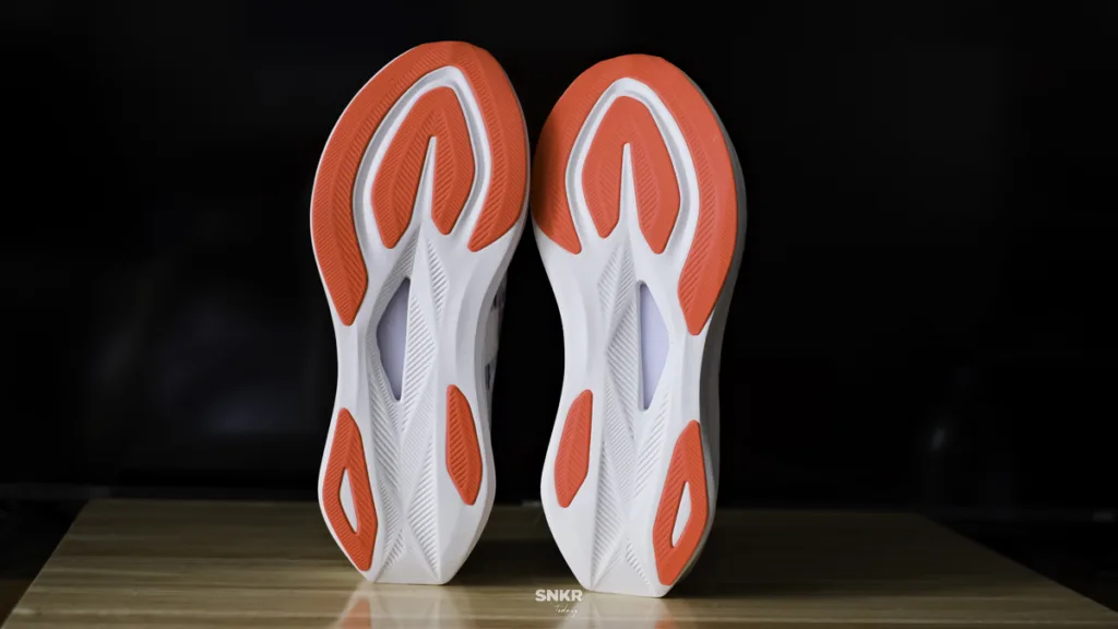 พรีวิว: แกะกล่อง พาชม ASICS SONICBLAST รองเท้าวิ่ง Super trainer ที่เติมเข้ามาในตระกูล Blast