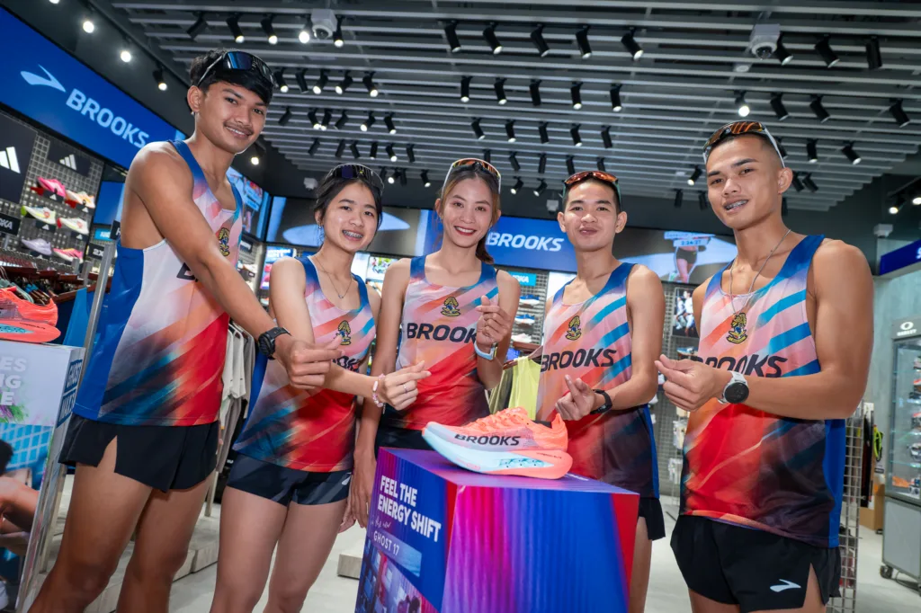 BROOKS รวมพลังทีม ROYAL THAI AIR FORCE เตรียมชิงชัยในงาน REV RUNNR EKIDEN BANGKOK 2025
