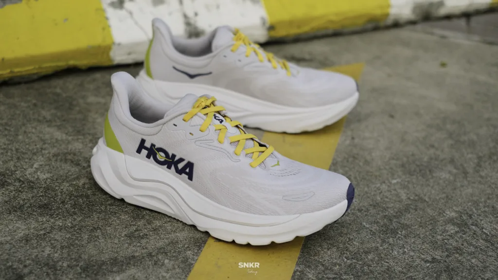 รีวิว HOKA Arahi 8 รองเท้าวิ่งเดลี่แนว Stability สำหรับคนเท้าล้ม เท้าแบน ที่ต้องการความมั่นคง รุ่นใหม่นุ่มและวิ่งได้เพลินขึ้น