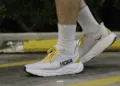 รีวิว HOKA Arahi 8 รองเท้าวิ่ง Stability สำหรับเท้าล้ม เท้าแบน ที่นุ่มและวิ่งได้เพลินขึ้น