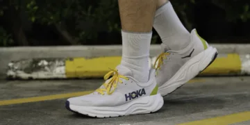 รีวิว HOKA Arahi 8 รองเท้าวิ่ง Stability สำหรับเท้าล้ม เท้าแบน ที่นุ่มและวิ่งได้เพลินขึ้น