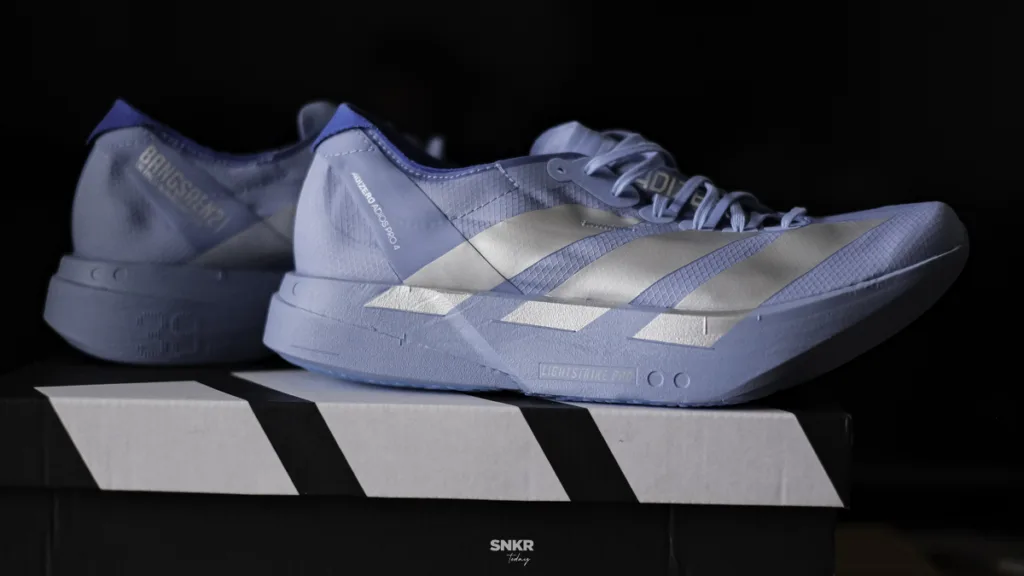 พาชม adidas Adizero Adios Pro 4 Bangsaen21-2025 รองเท้าวิ่งมาราธอนรุ่นพิเศษที่ออกมาสำหรับงานวิ่งบางแสน21 เท่านั้น
