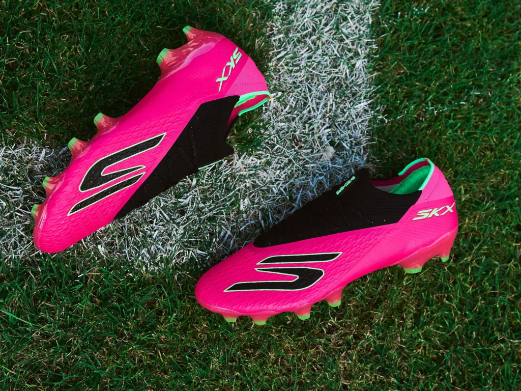 Skechers เปิดเกมรุก! เผยโฉม “Flair Pack” รองเท้าฟุตบอลสีชมพูสุดเฟียซ จุดประกายความเร็วทุกจังหวะ