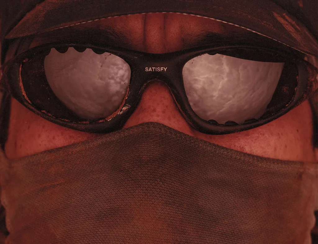 SATISFY และ Oakley เตรียมปล่อยคอลเลกชันใหม่ นำโดยแว่น Straight Jacket 99 และเสื้อผ้า