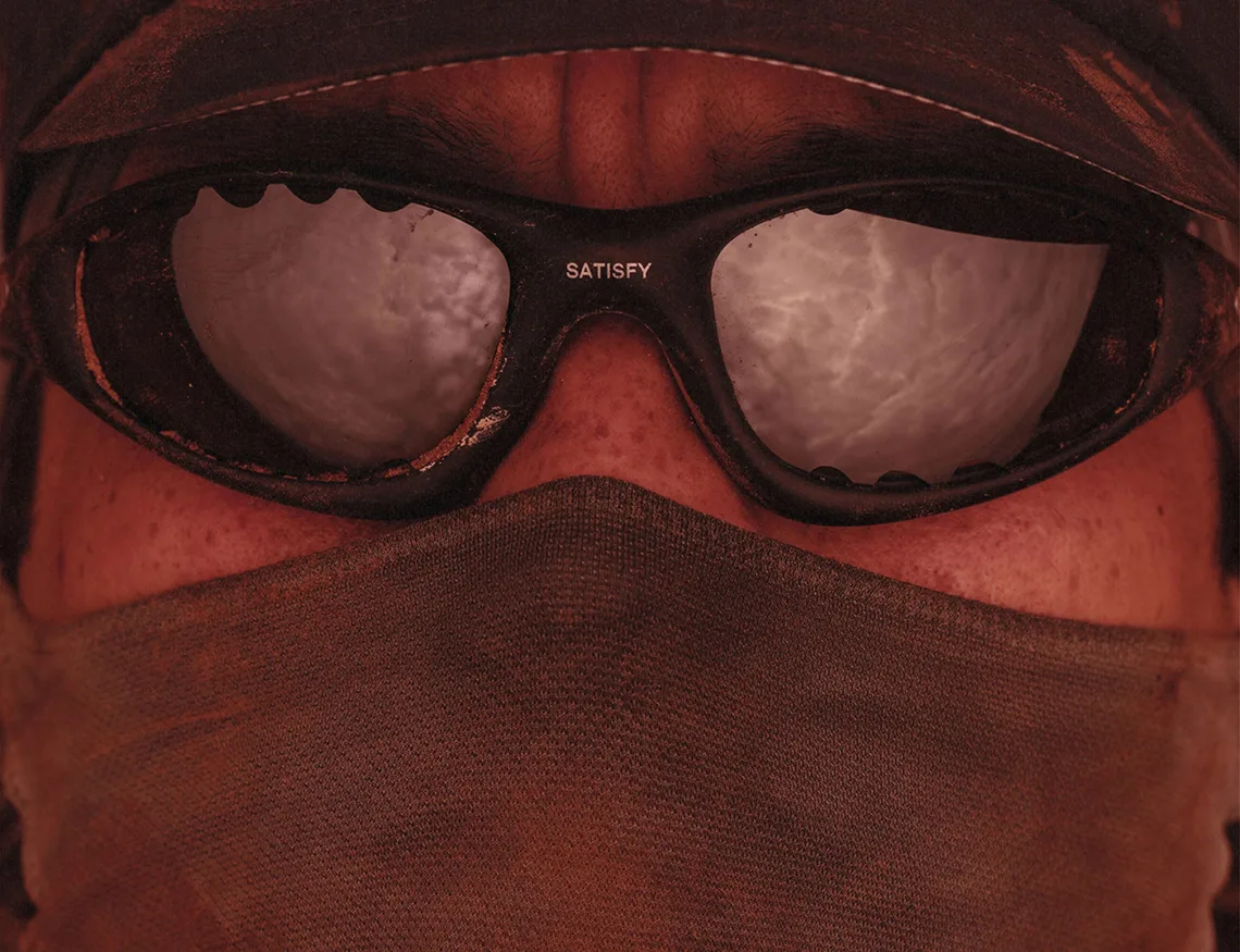 SATISFY และ Oakley เตรียมปล่อยคอลเลกชันใหม่ นำโดยแว่น Straight Jacket 99 และเสื้อผ้า