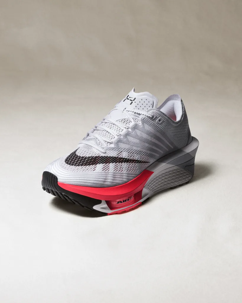 รองเท้า Nike Hybrid Fly ออกแบบมาเพื่อการแข่งขันไฮบริดอย่างแท้จริง