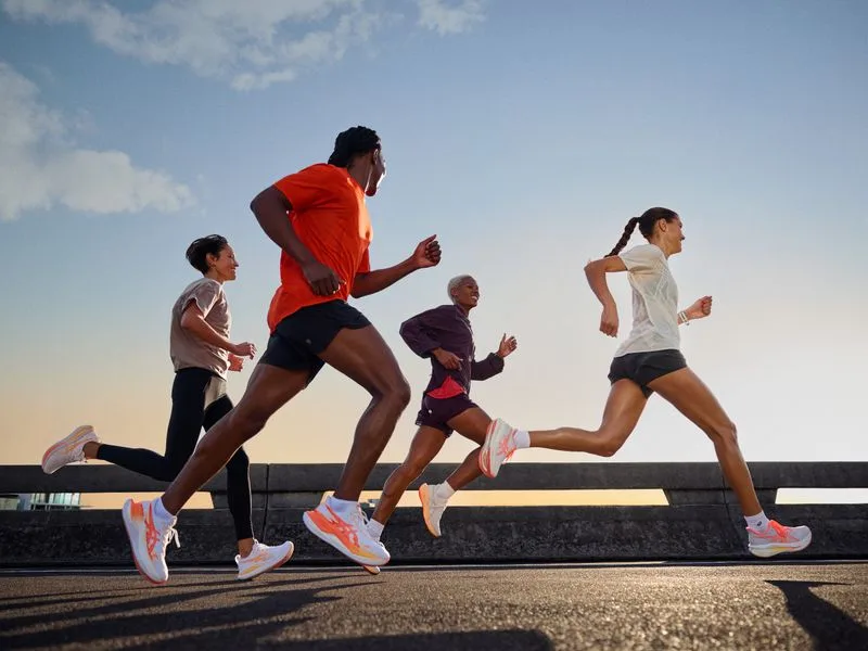 ASICS เปิดตัว SONICBLAST 2 รองเท้าวิ่งรุ่นใหม่ พร้อมรองเท้าวิ่งแพ็คสีใหม่ RISE & SHINE