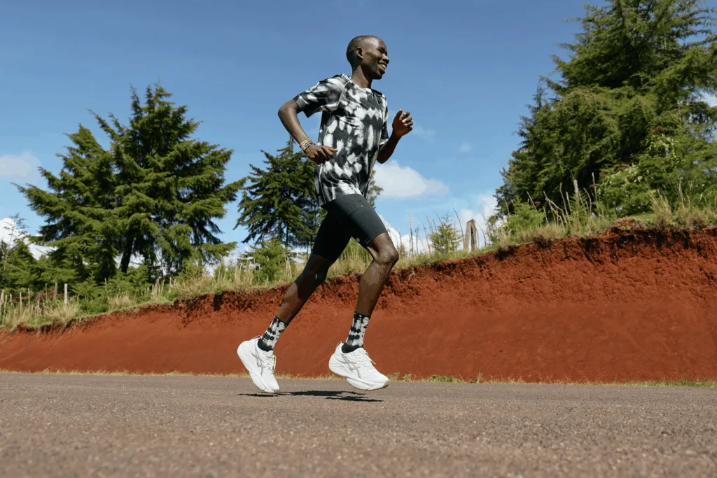 ASICS GEL-SLOWCUSH ในภาพแคมเปญการวิ่งกลางแจ้ง