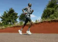 ASICS GEL-SLOWCUSH ในภาพแคมเปญการวิ่งกลางแจ้ง