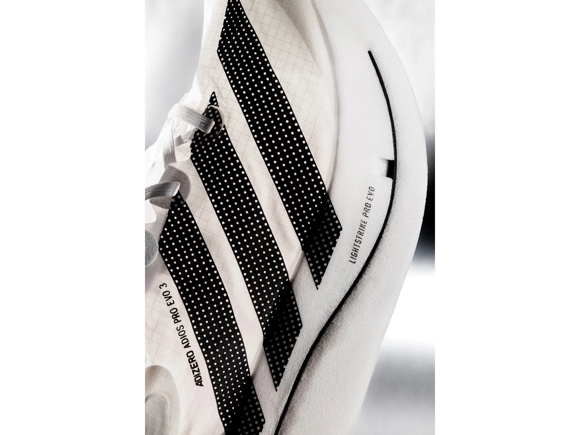 รายละเอียดอัปเปอร์และพื้น Lightstrike Pro Evo ของ Adizero Adios Pro Evo 3