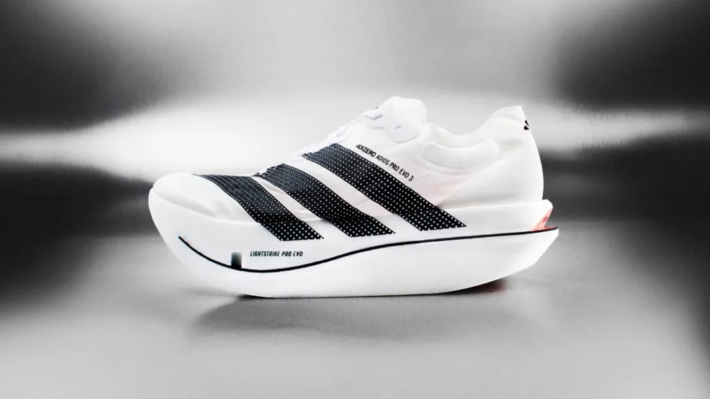 adidas Adizero Adios Pro Evo 3 สีขาวแถบดำ มุมด้านข้าง