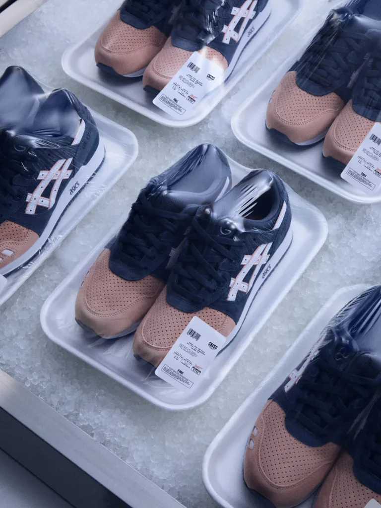 Ronnie Fieg for ASICS GEL-LYTE III Remastered Salmon Toe ภาพเปิด