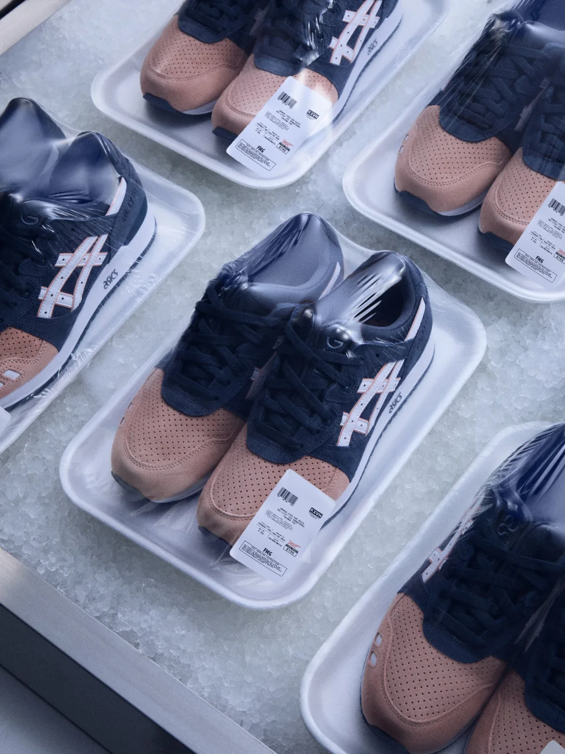 Ronnie Fieg for ASICS GEL-LYTE III Remastered Salmon Toe ภาพเปิด