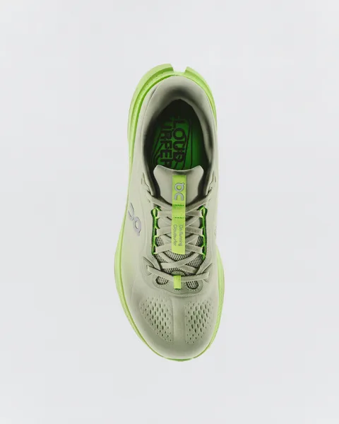 On Cloudsurfer 3 สี Flowerbud Lucent มุมด้านบน เผยอัปเปอร์และเชือก