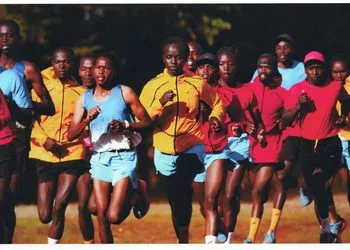 ASICS x ©DISTANCE คอลเลกชันวิ่งที่ได้แรงบันดาลใจจาก Iten ประเทศเคนยา