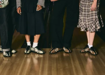 adidas Originals และ Brain Dead นำเสนอรองเท้าทรง Bowling ในสองสีใหม่ ถ่ายทอดดีไซน์สุดโดดเด่นเหนือกรอบ