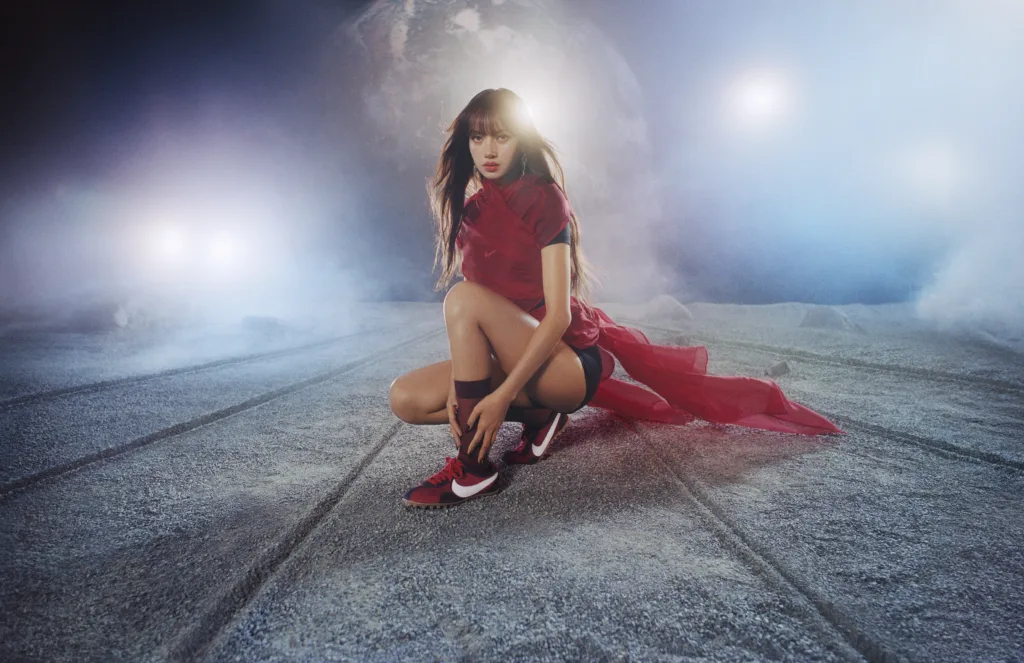 Nike Sportswear ฉลองเส้นทางสู่ความฝันของลิซ่าเปิดตัวแคมเปญ Moon Shoe