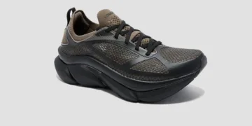 Saucony x yoshiokubo Endorphin Elite 3 สี SEPIA/BLACK มุมเฉียง