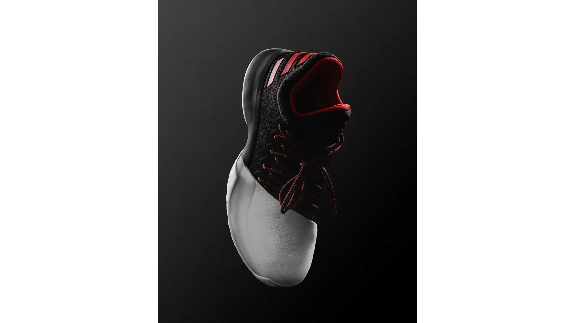 adidas Harden Vol. 1 Pioneer มุมบน แสดงหัวรองเท้าหนังและเชือกเยื้องข้าง