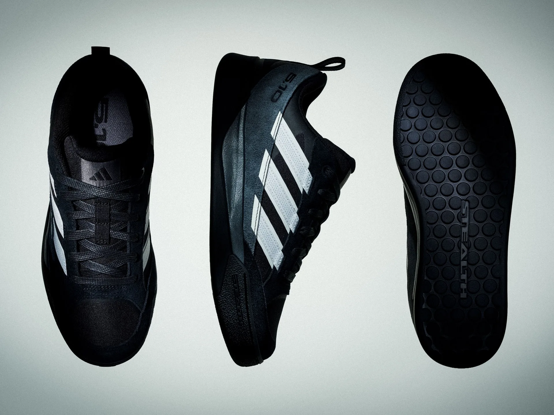 adidas FREERIDER สีดำ มุมบน ด้านข้าง และพื้นยาง STEALTH
