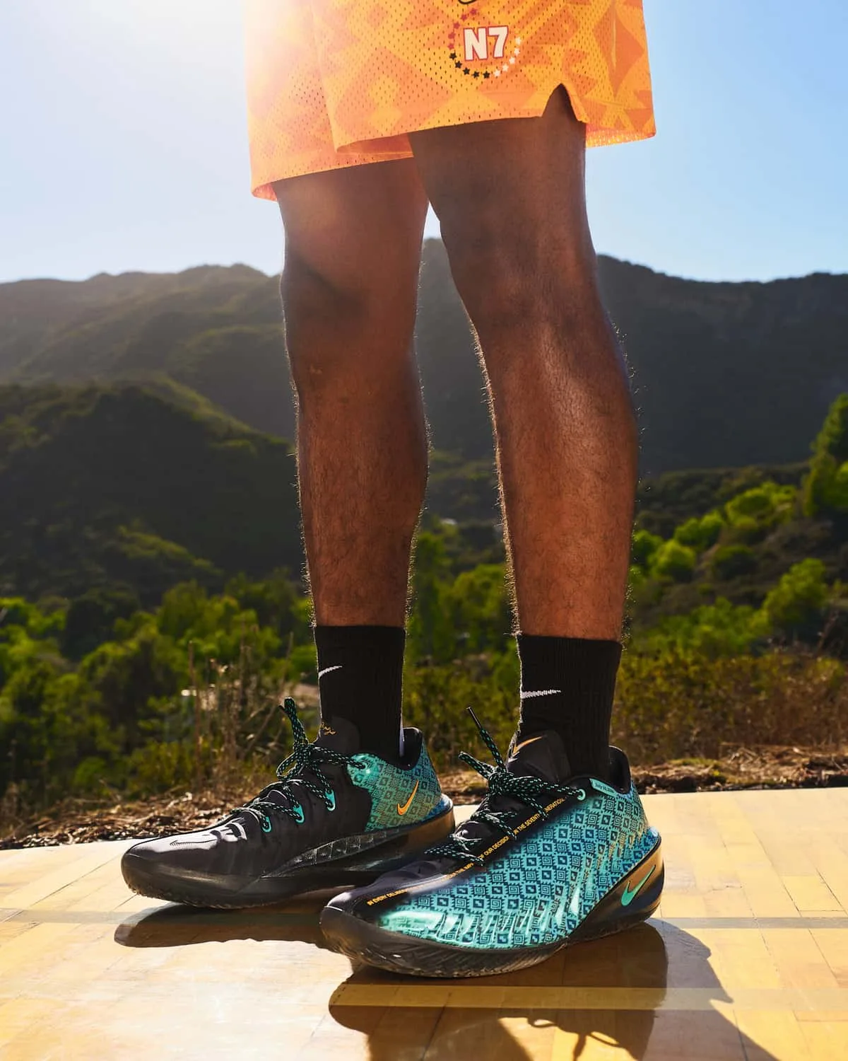 Nike G.T. Cut 4 N7 กับลายเกลียวและแพตช์ Still Here
