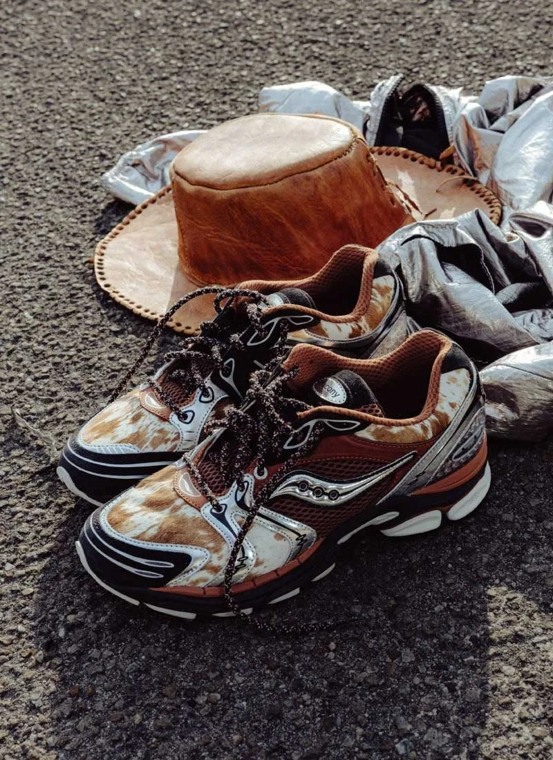Saucony ProGrid Triumph 4 Space Cowboy สี Silver Glove